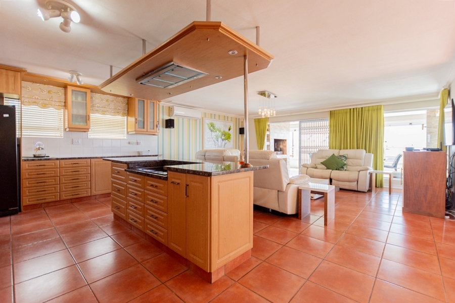 5 Bedroom Property for Sale in Waterfront Western Cape